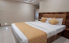 Rk Hotel-Near Grant Road Railway Station